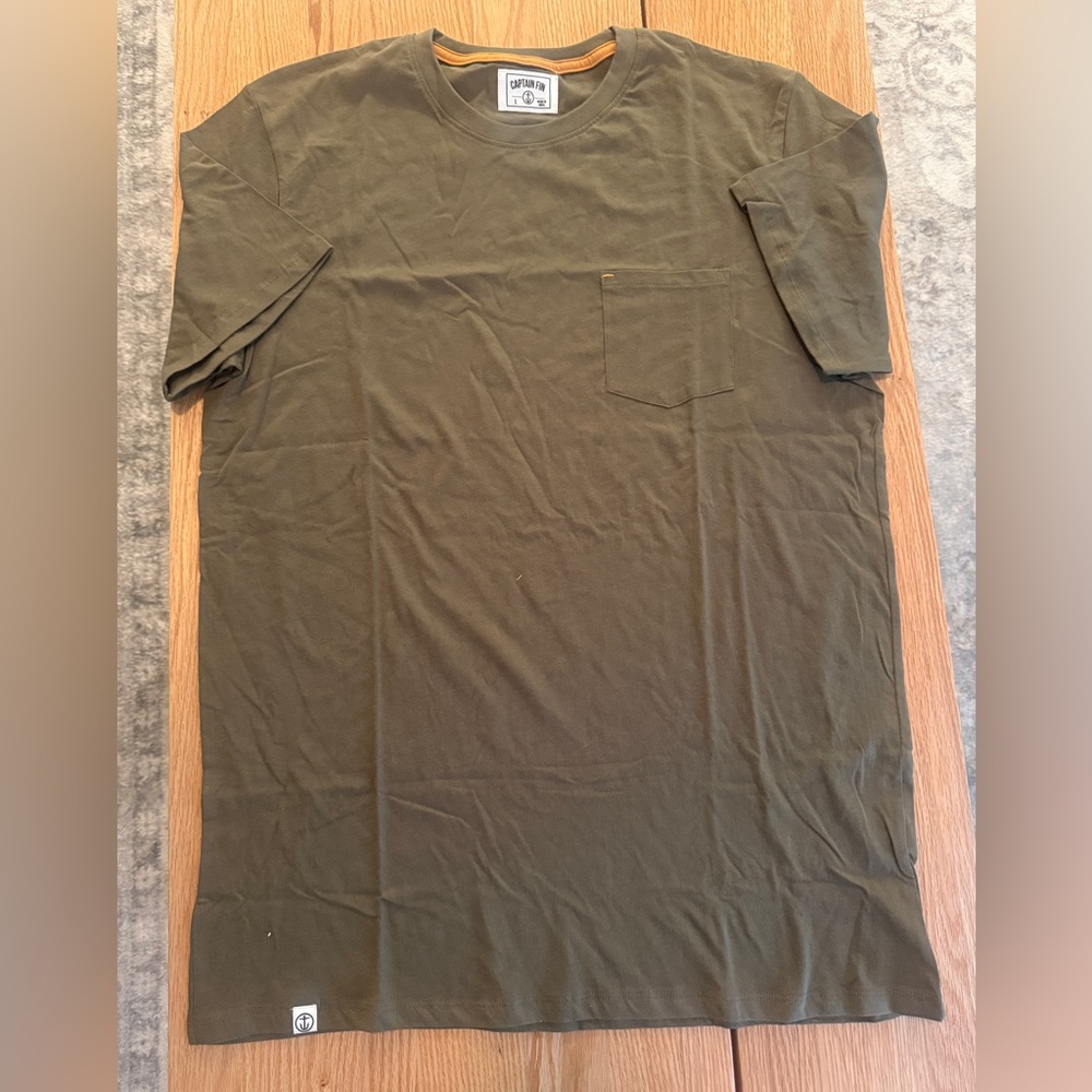 Captain Fin Pocket Tee – Size L – Olive Green – New Without Tags